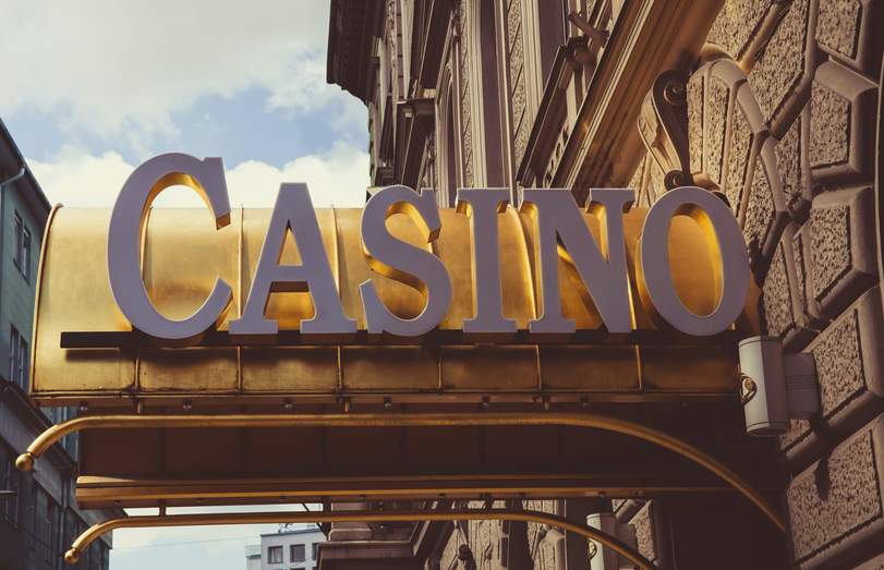 Slotsnbets Casino vs. the Competition: Which Online Casino Reigns Supreme?